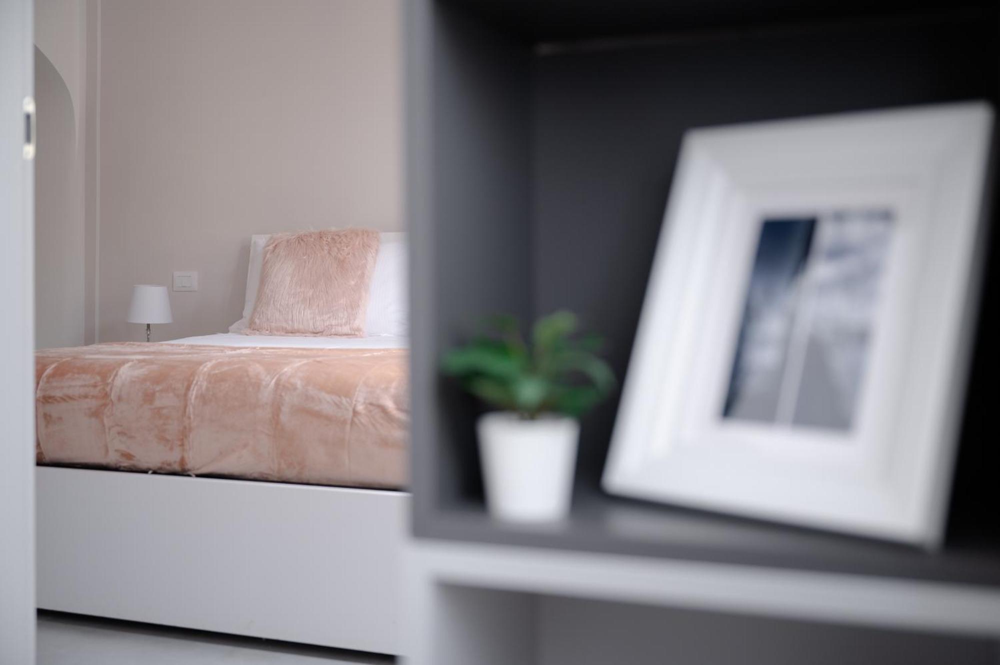Via Ponte Alle Mosse, 19 - Florence Charming Apartments - A Chic, Newly Renovated Apartment Near Tram Leopolda, A Few Min From Downtown エクステリア 写真